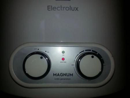 Водонагреватель Electrolux EWH 30 Magnum Slim Unifix