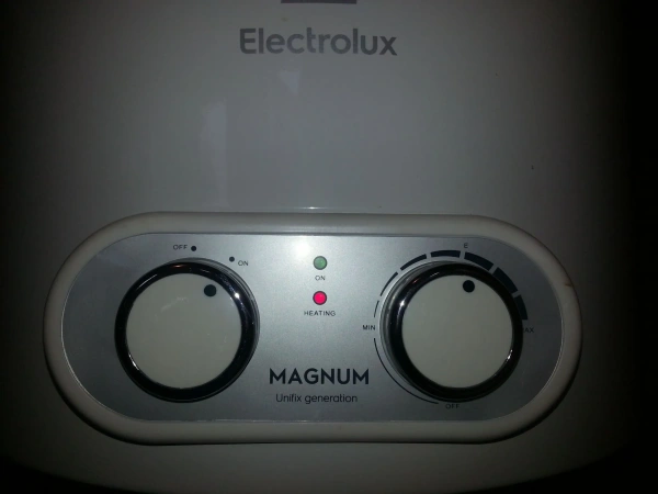 Водонагреватель Electrolux EWH 30 Magnum Slim Unifix